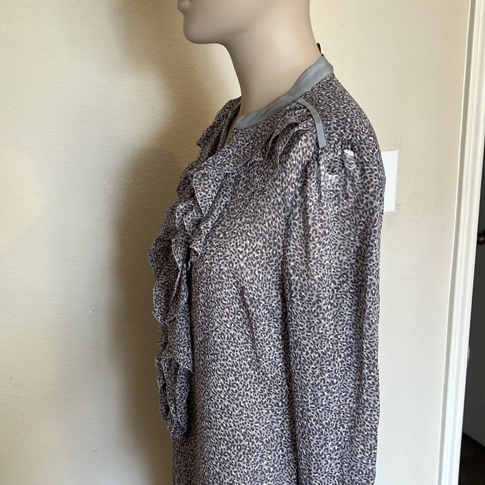 Tory Burch Silk Leopard Print Ruffle Front
Blouse, size 2 womens - Picture 6 of 12